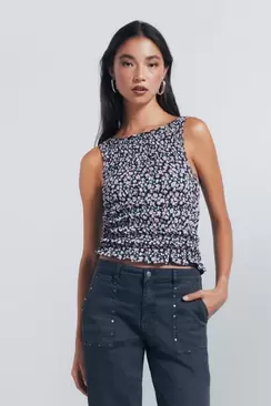 Haut ajusté à fleurs
