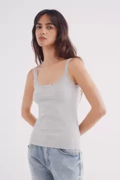 Haut bretelles décolleté bordé de dentelle