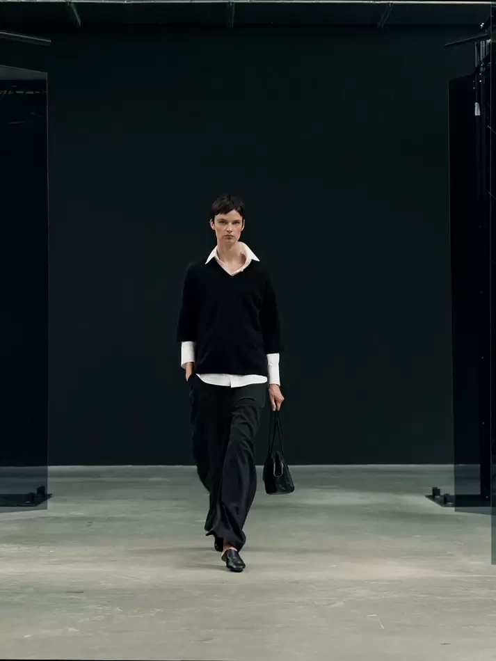 Pull à col en V en maille de laine mélangée
