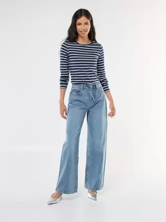 Jean coupe wide leg avec ceinture fine en jean