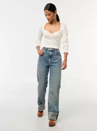 Jean regular / taille haute avec large revers à la base