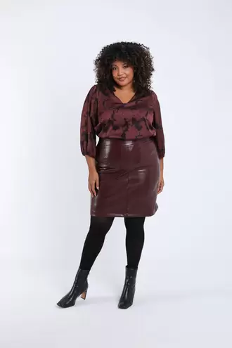 Korte effen rok van imitatieleren €49,99