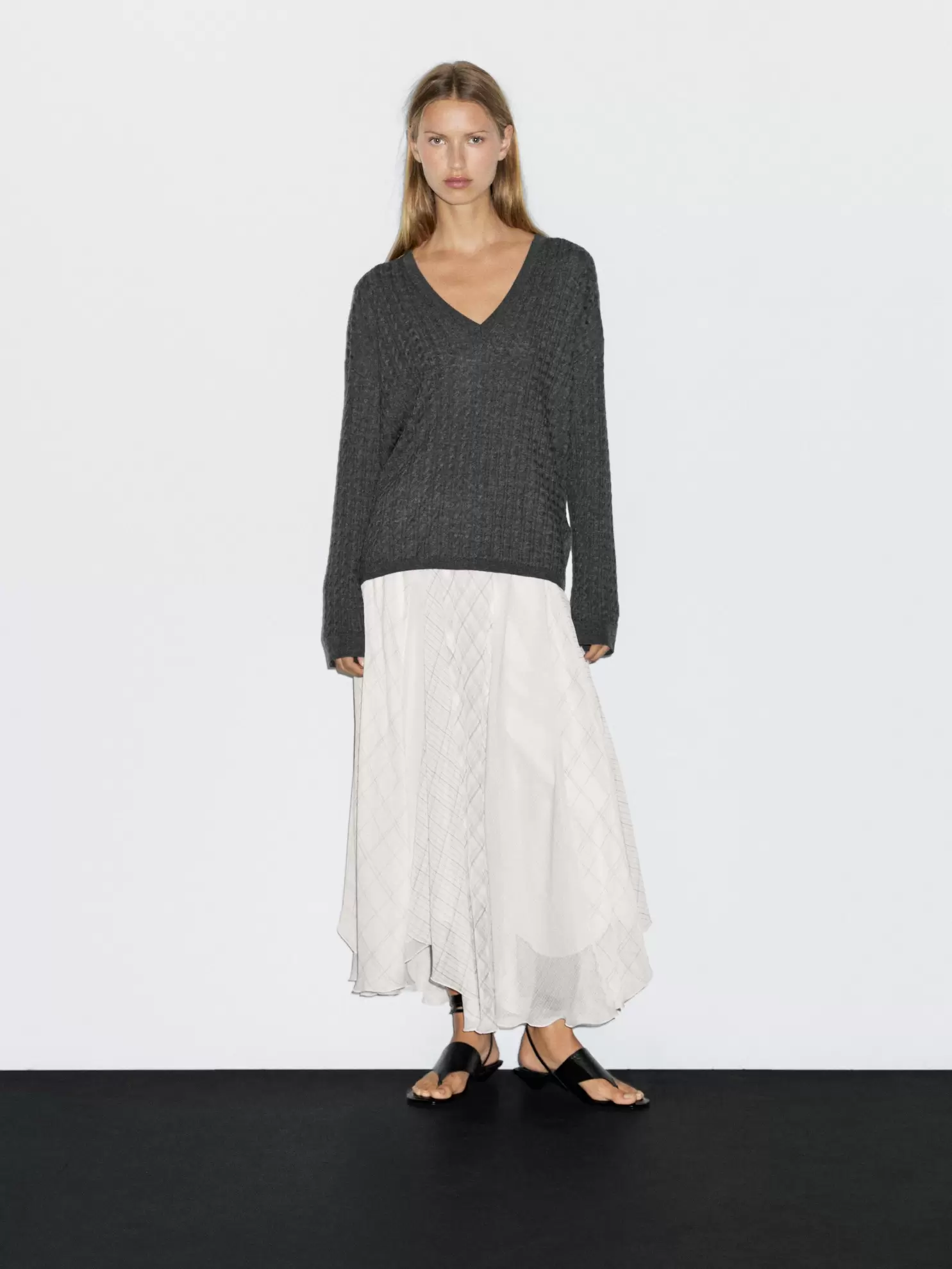 Pull en maille tressée à col en V