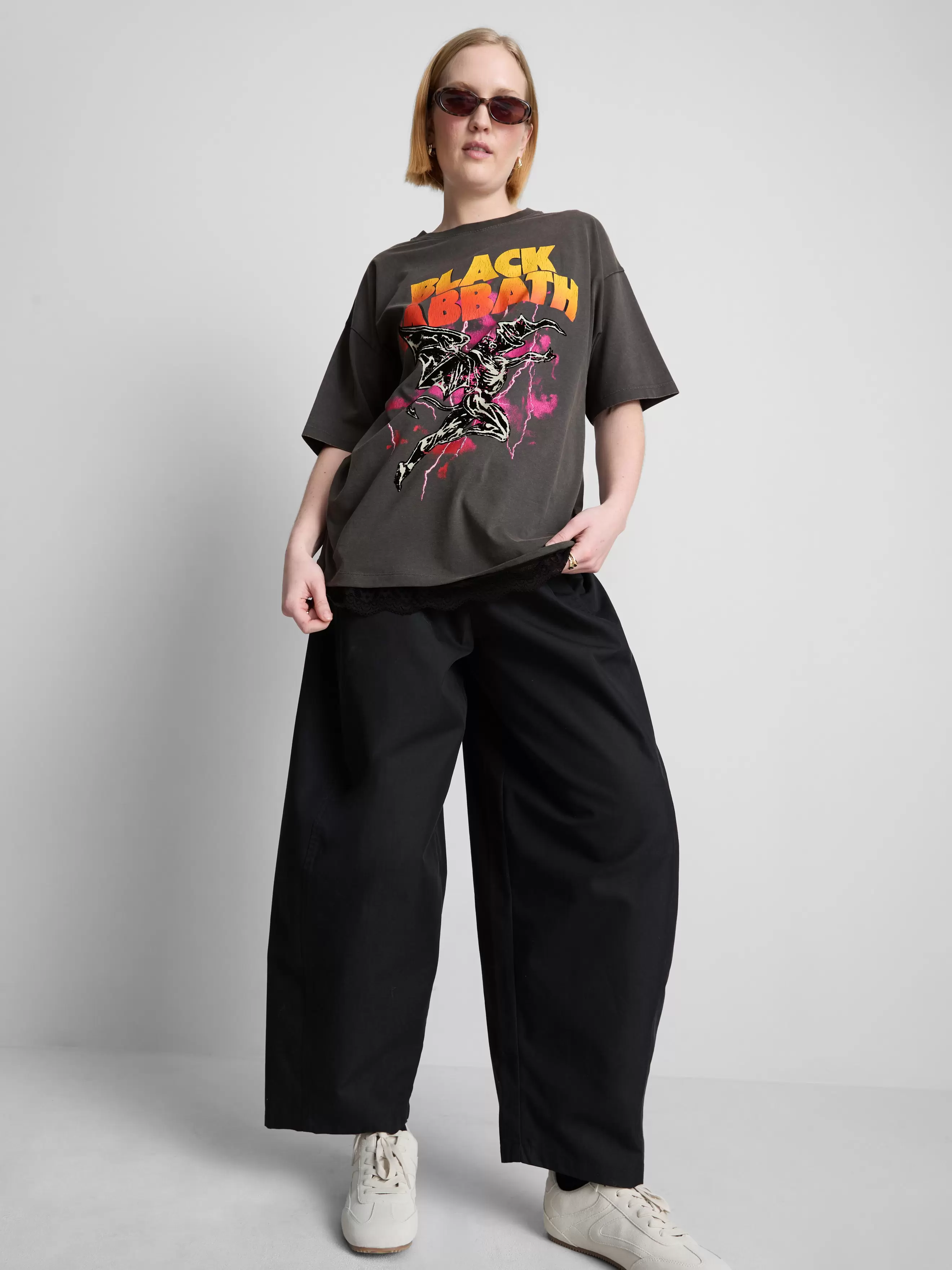 T-shirt oversize à bord en dentelle Black Sabbath