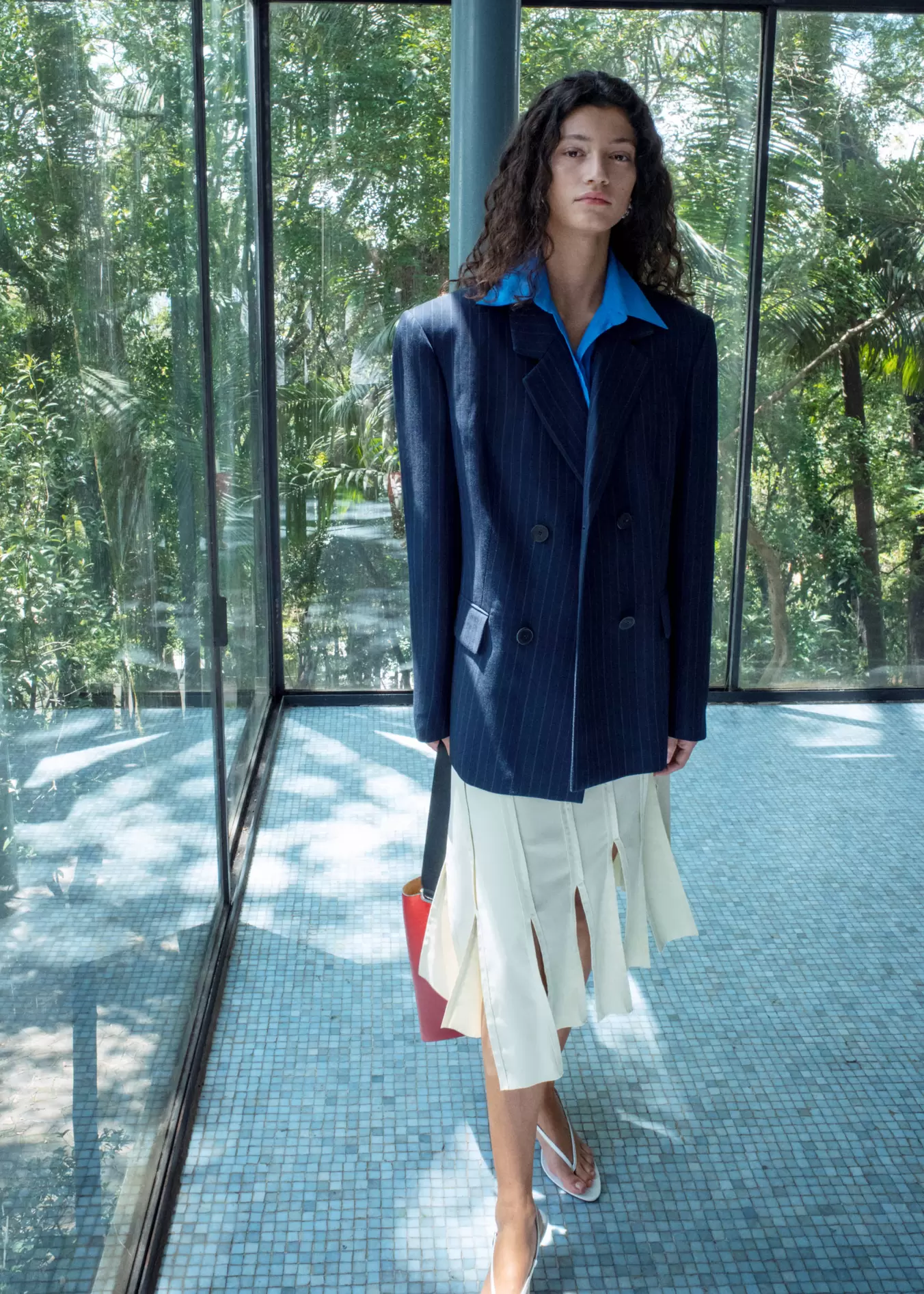 Jupe midi plissée avec bas asymétrique