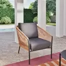 Arun - Fauteuil de jardin en résine recyclée beige et acier noir