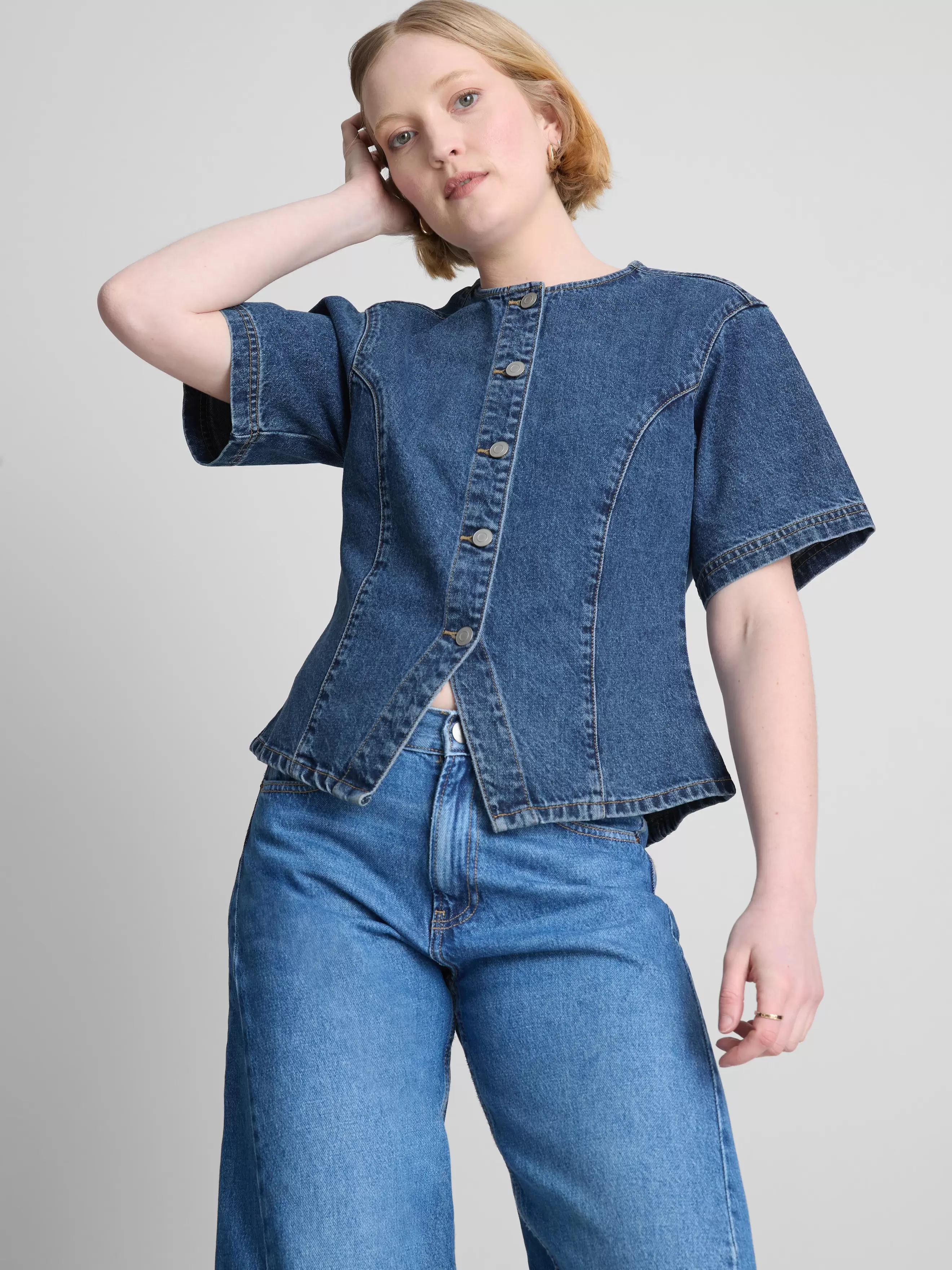 Haut cintré en denim de coton à manches courtes