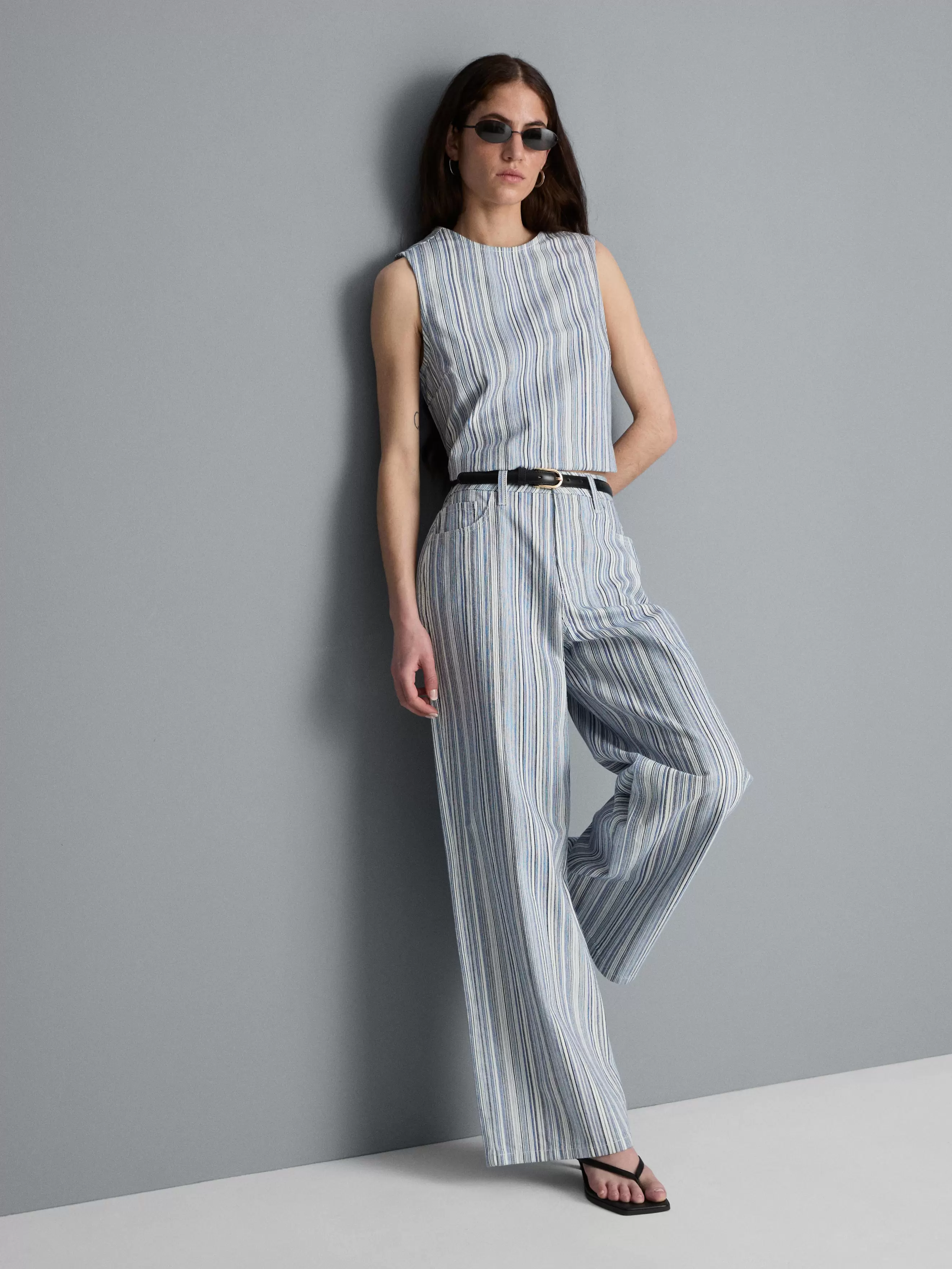 Haut court en denim de coton à fines rayures