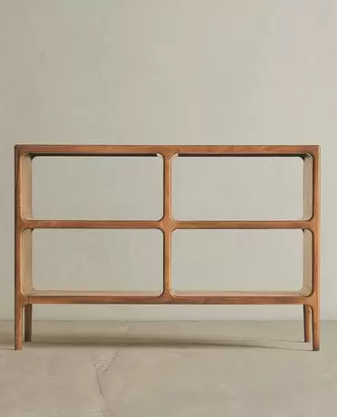 MEDIUM HONEY OAK SIDEBOARD