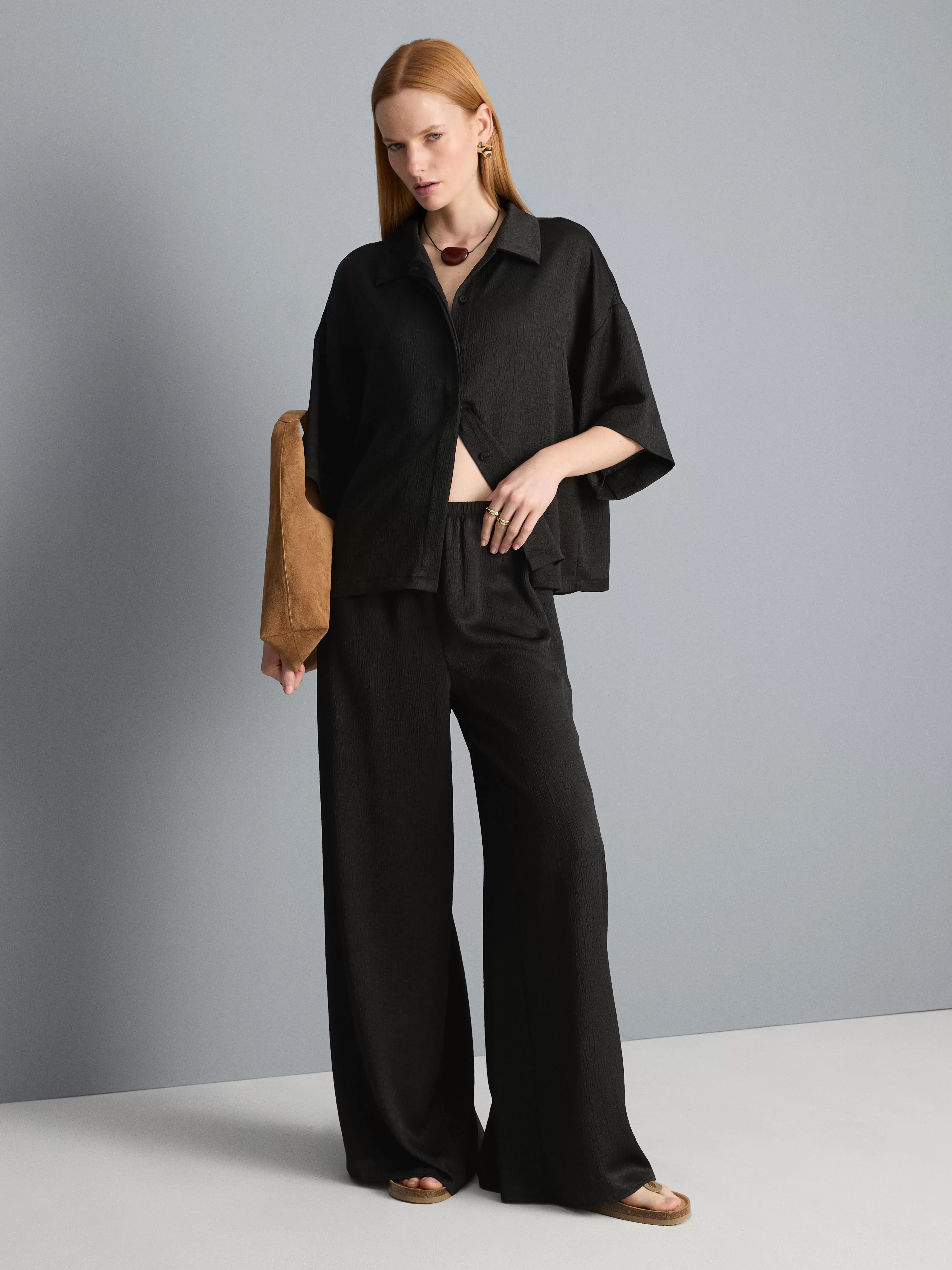 Pantalon droit en satin texturé