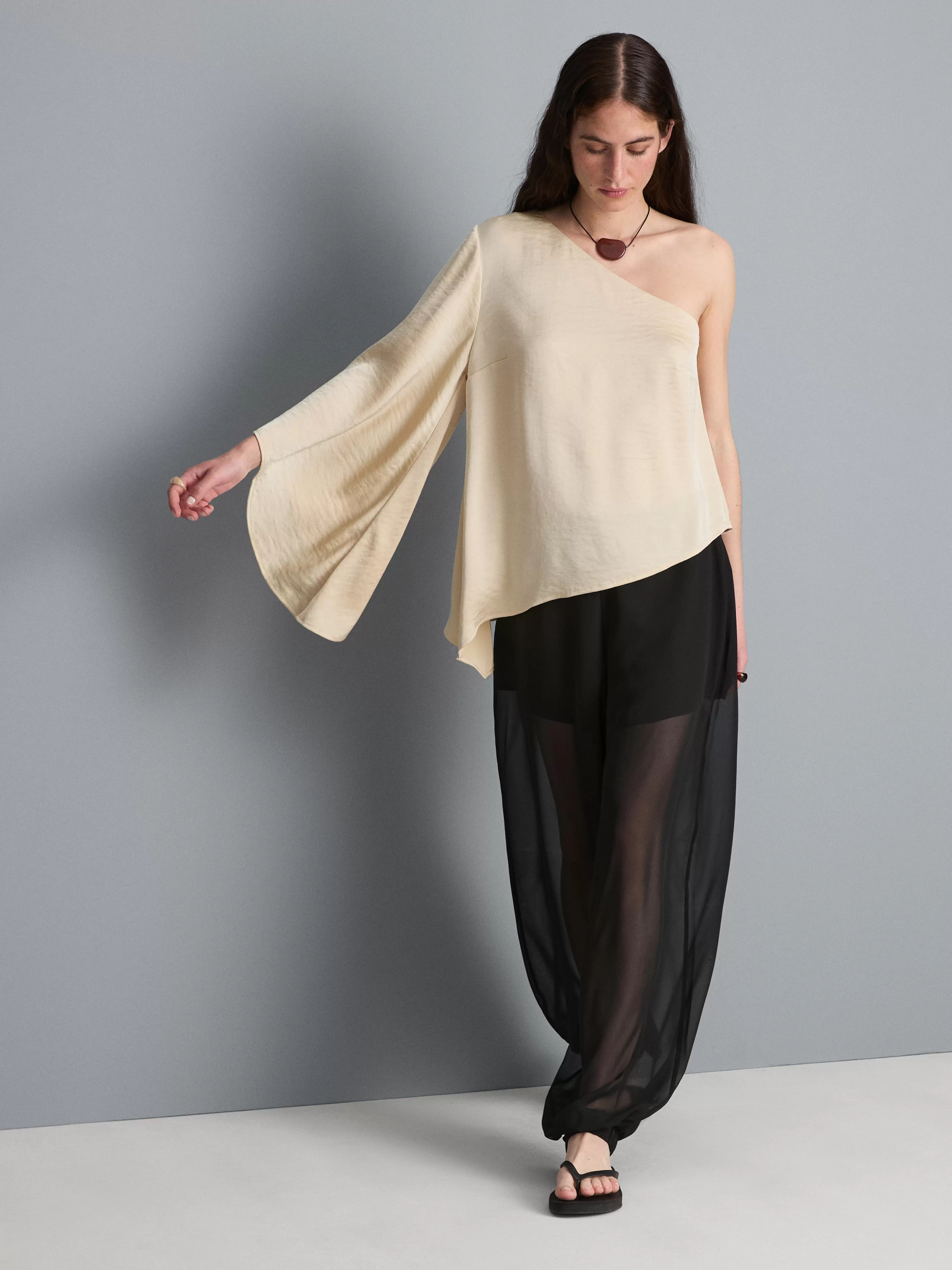 Haut asymétrique en satin