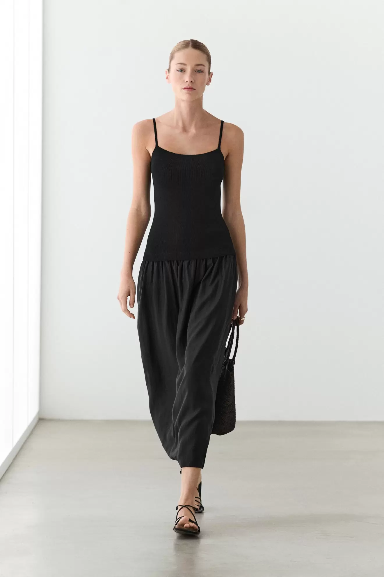 Robe midi combinée à bretelles