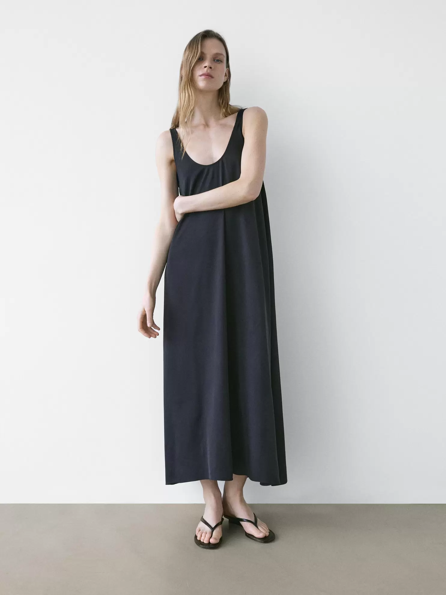 Robe fluide évasée à bretelles