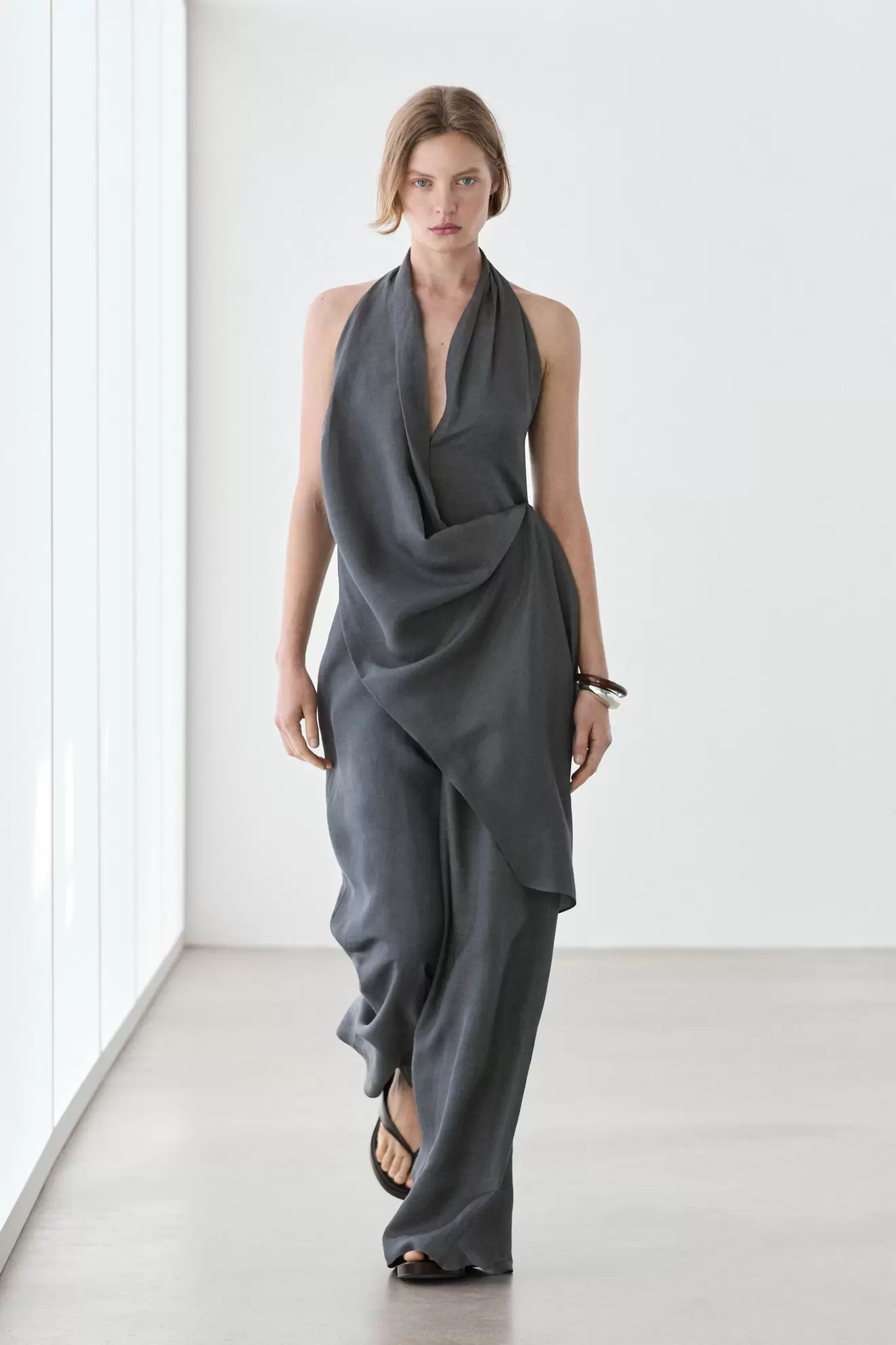 Combinaison asymétrique drapée