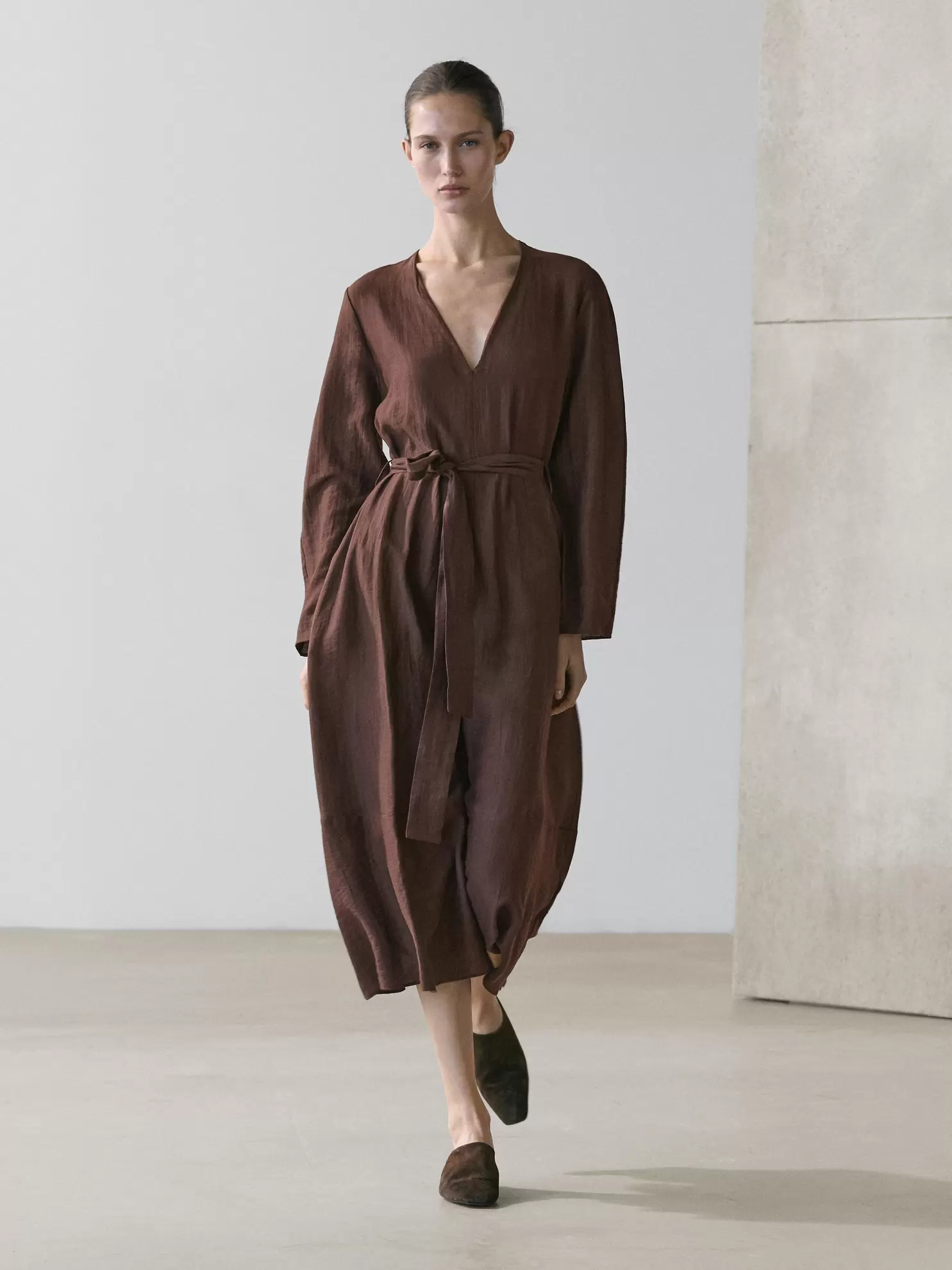Robe midi fluide avec ceinture en lin