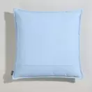 Udupi - Coussin en coton et polyester recyclé brodé bleu 50x50