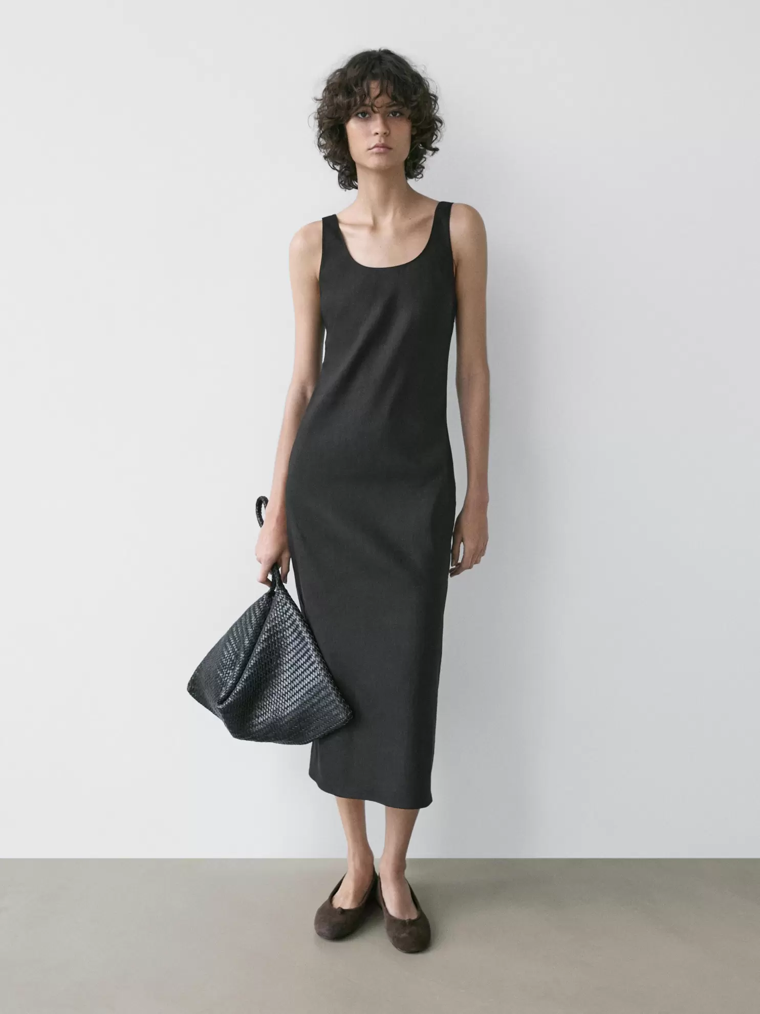 Robe courte à décolleté rond