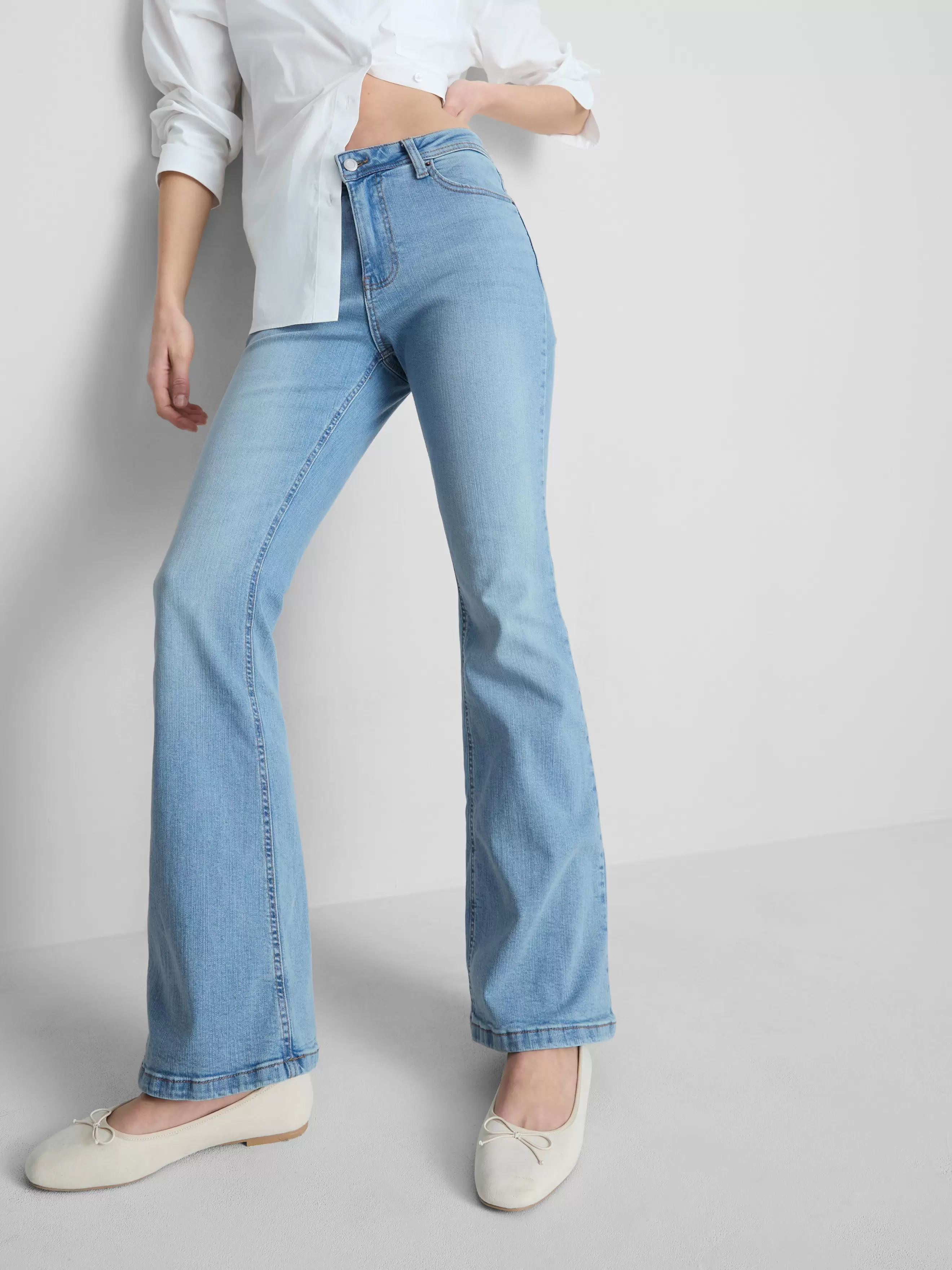 Jean évasé en denim de coton à taille mi-haute