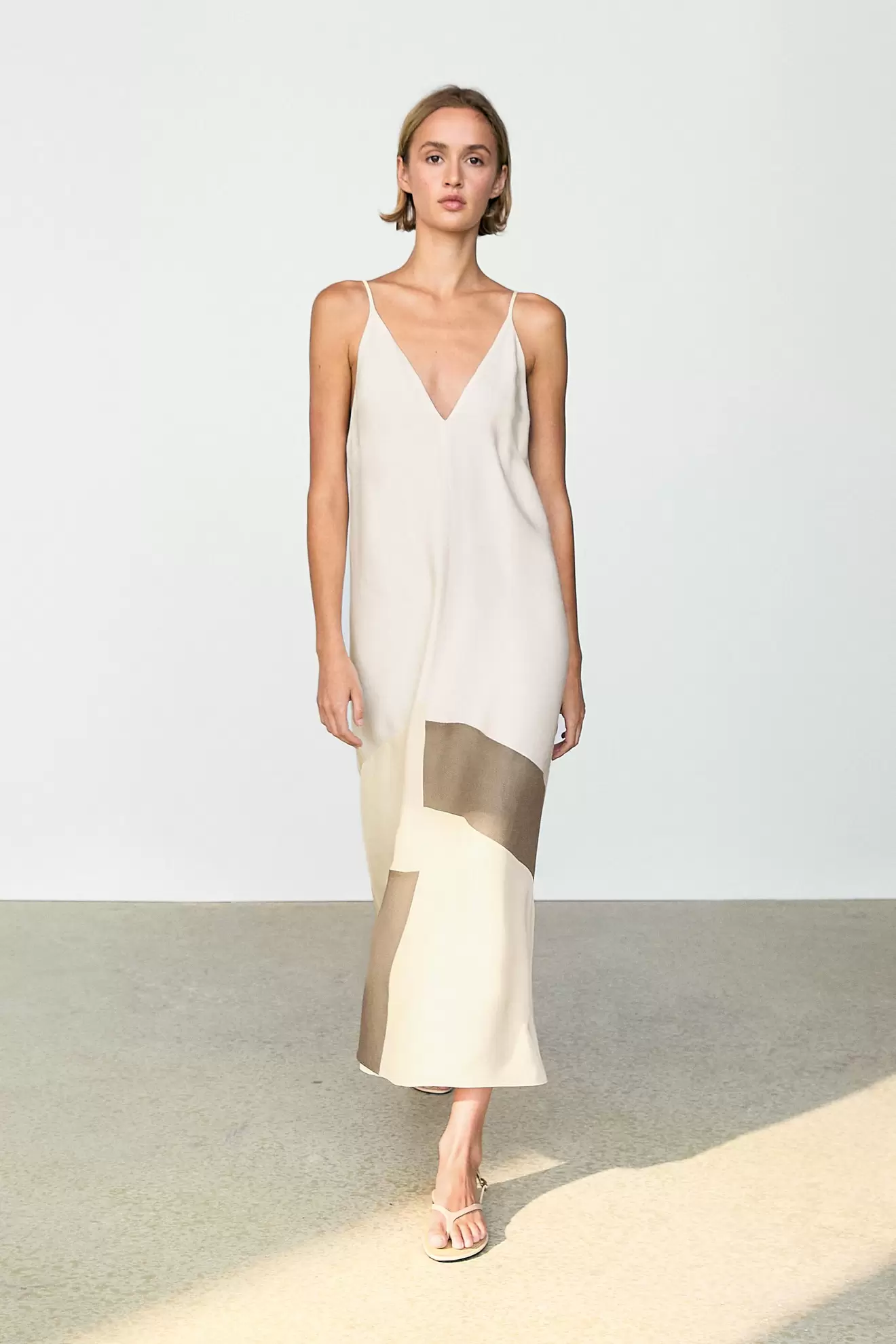 Robe midi fluide contrastée