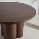 Caldera - Table à manger ronde avec pied totem en placage chêne foncé, 4/6 personnes, D120 cm