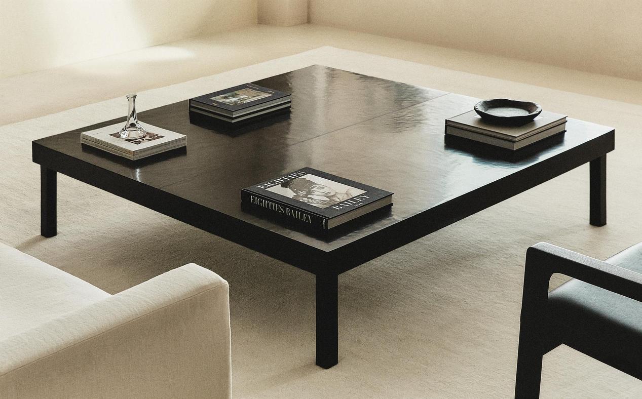 WOOD AND LEATHER COFFEE TABLE