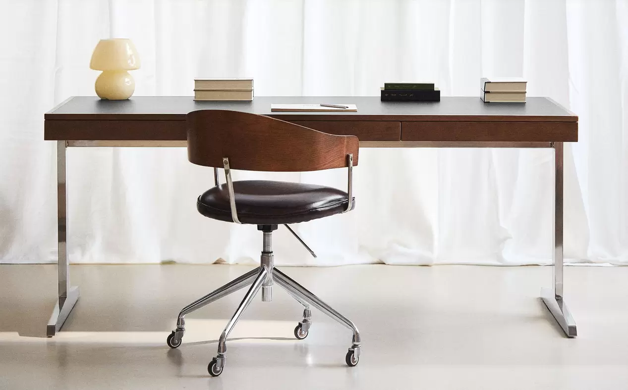 WOODEN DESK WITH METAL LEGS WOODEN DESK WITH METAL LEGS