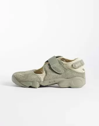 Nike Air Rift trainers in khaki