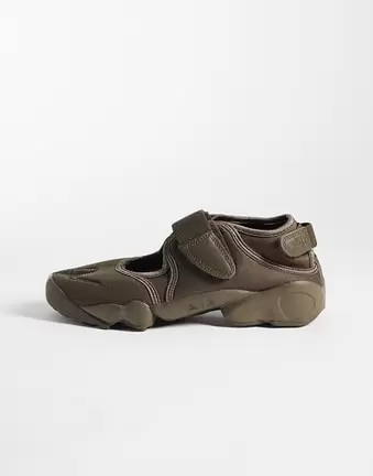 Nike Air Rift trainers in brown