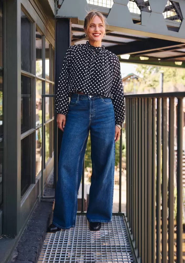 Blouse à pois col volanté