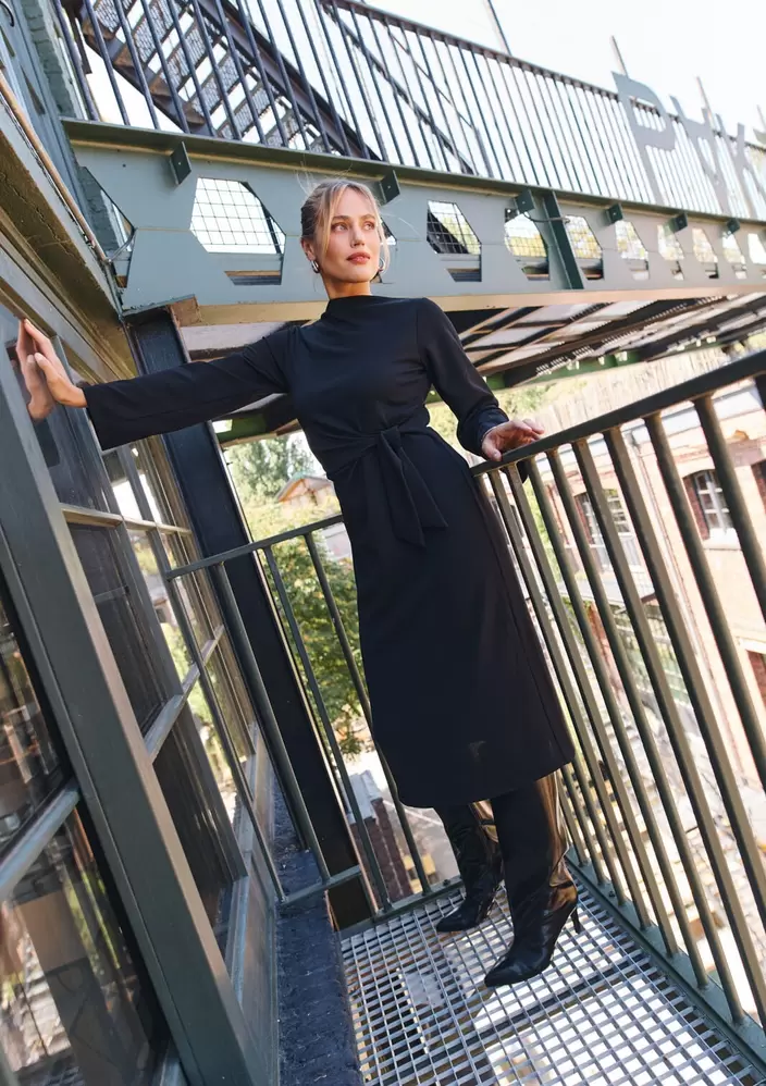 Robe midi drapée avec noeud