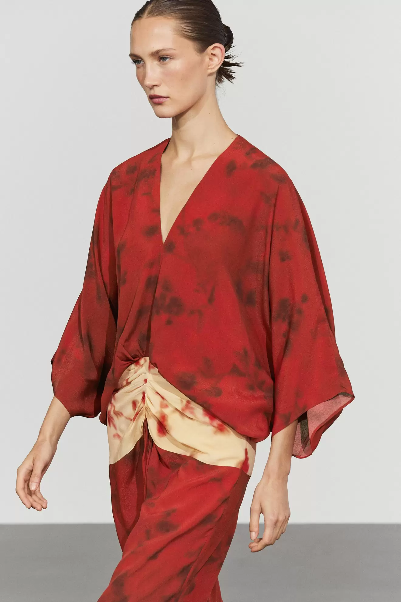 Robe fluide imprimée avec ceinture