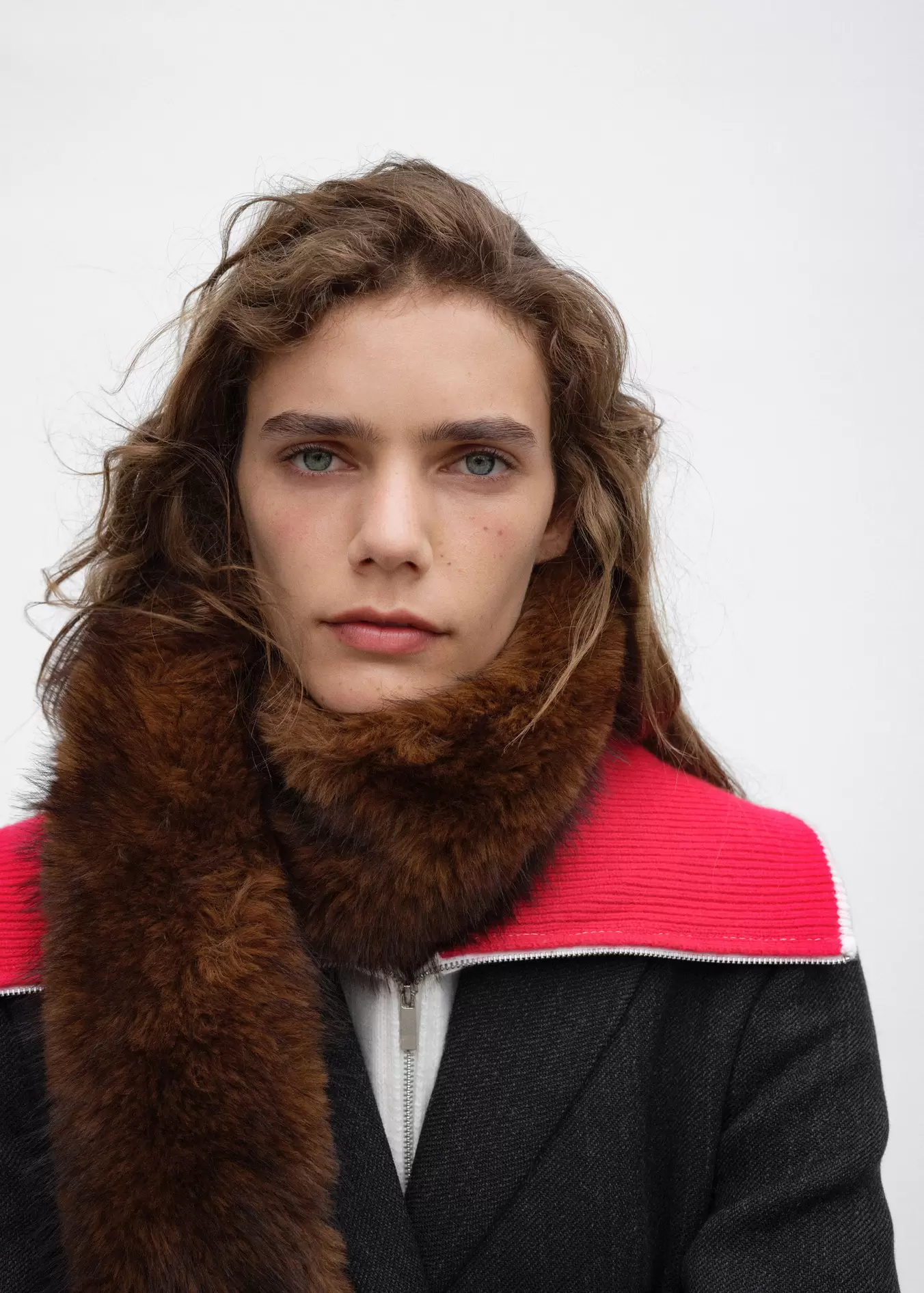 Wool sweater with contrast collar