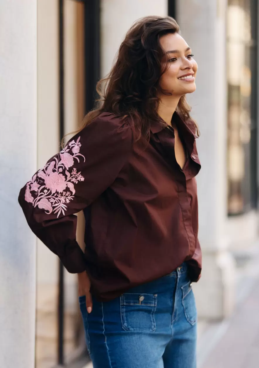 Chemise à manches brodées