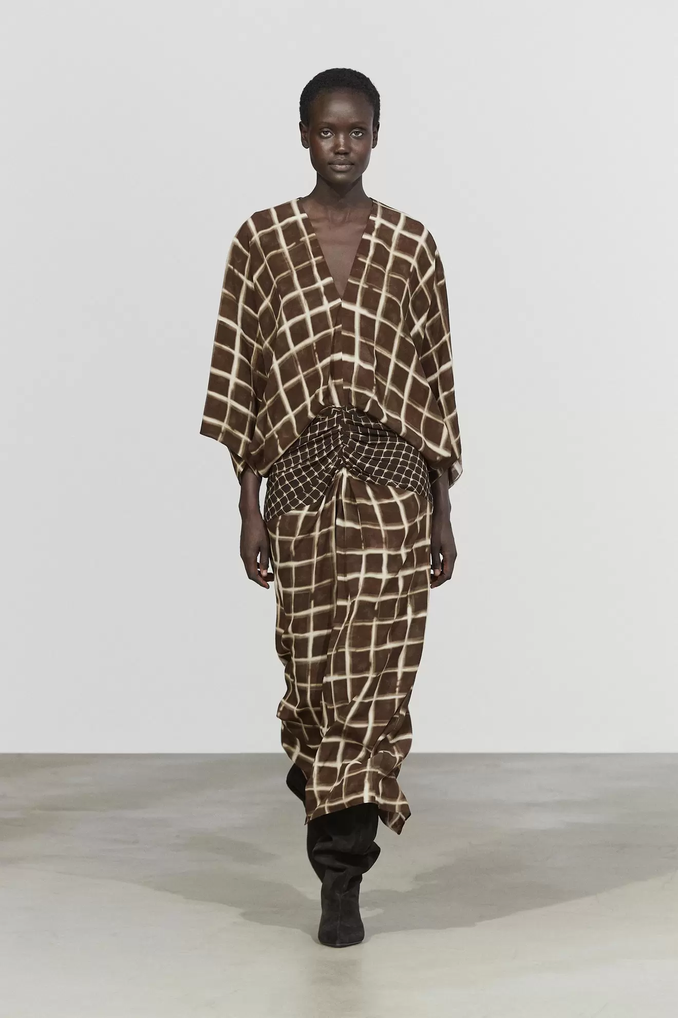 Robe fluide avec ceinture drapée imprimée
