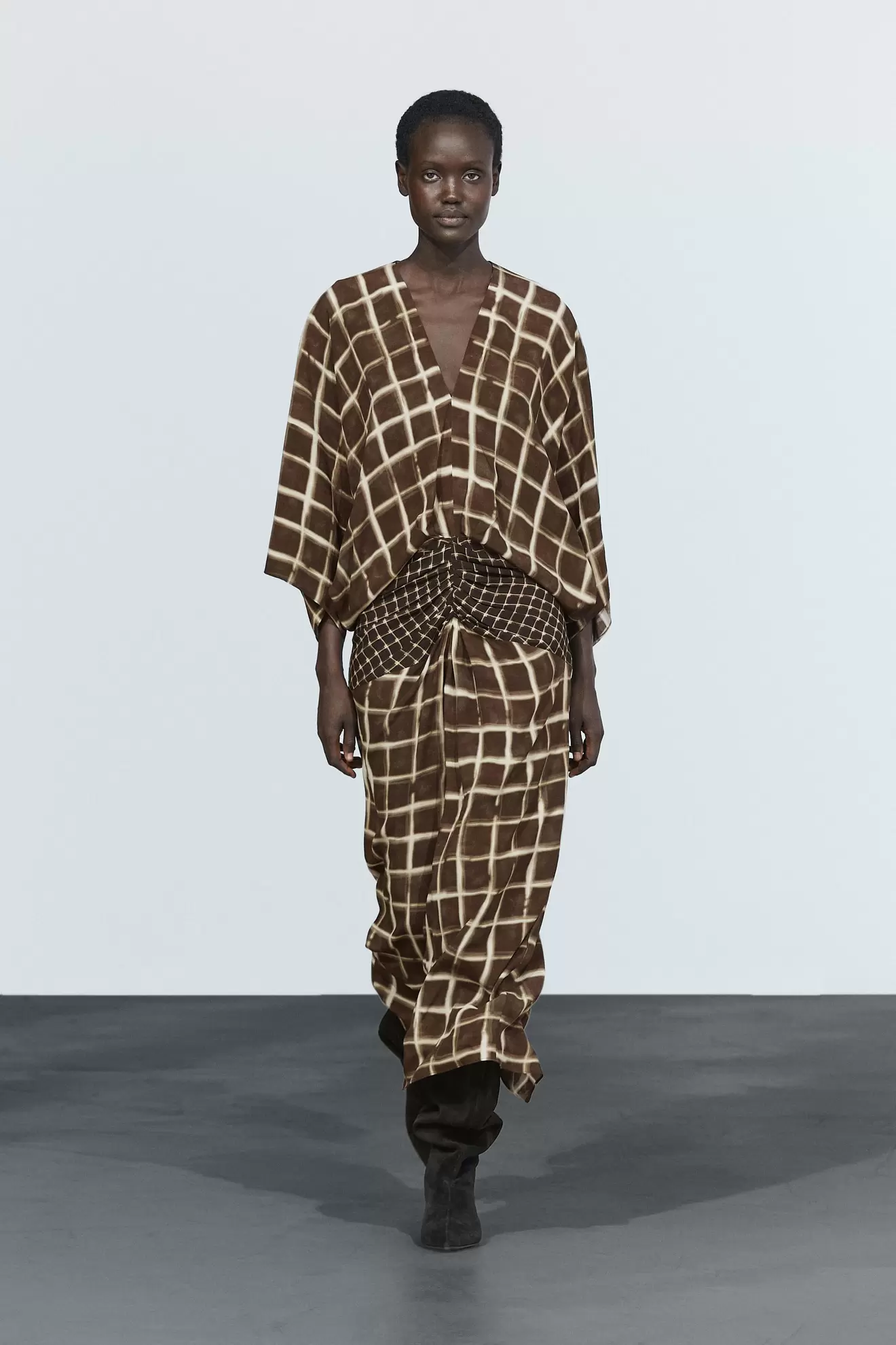 Robe fluide avec ceinture drapée imprimée