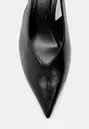 Schoenen met V-hals en kitten heel