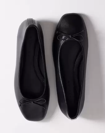 ASOS DESIGN Lion bow ballets in black