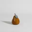 Statuette poire en grès jaune et vert, H11 cm