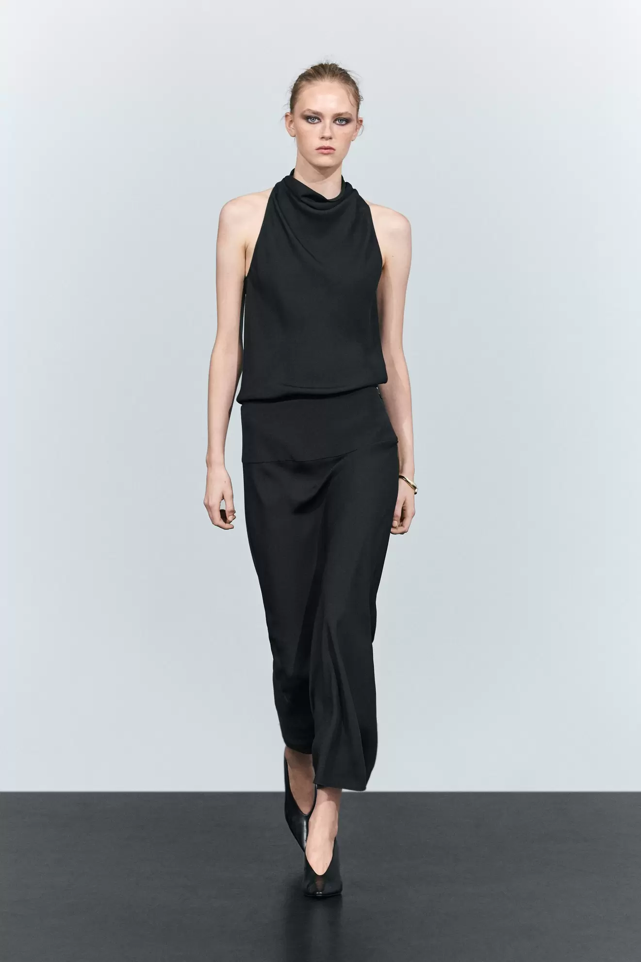 Robe midi dos nu avec ceinture intégrée