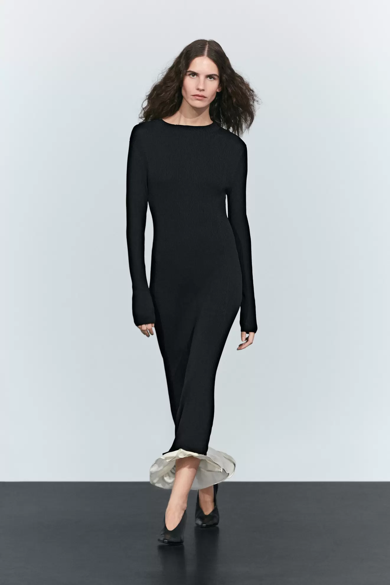 Robe midi manches longues, détail contrasté