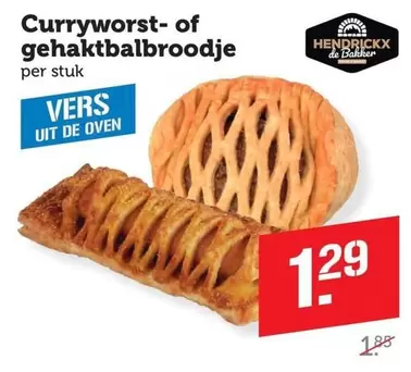 De - Currywurst- of gehaktbalbroodje