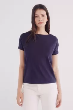 Plain t-shirt with sleeve up sleeves and buttons on the shoulder