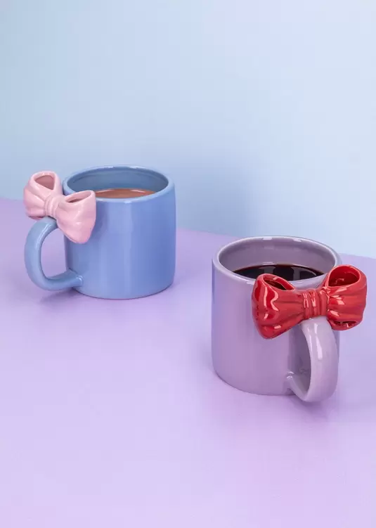 Paarse mok met reliëf strik - 300 ml
