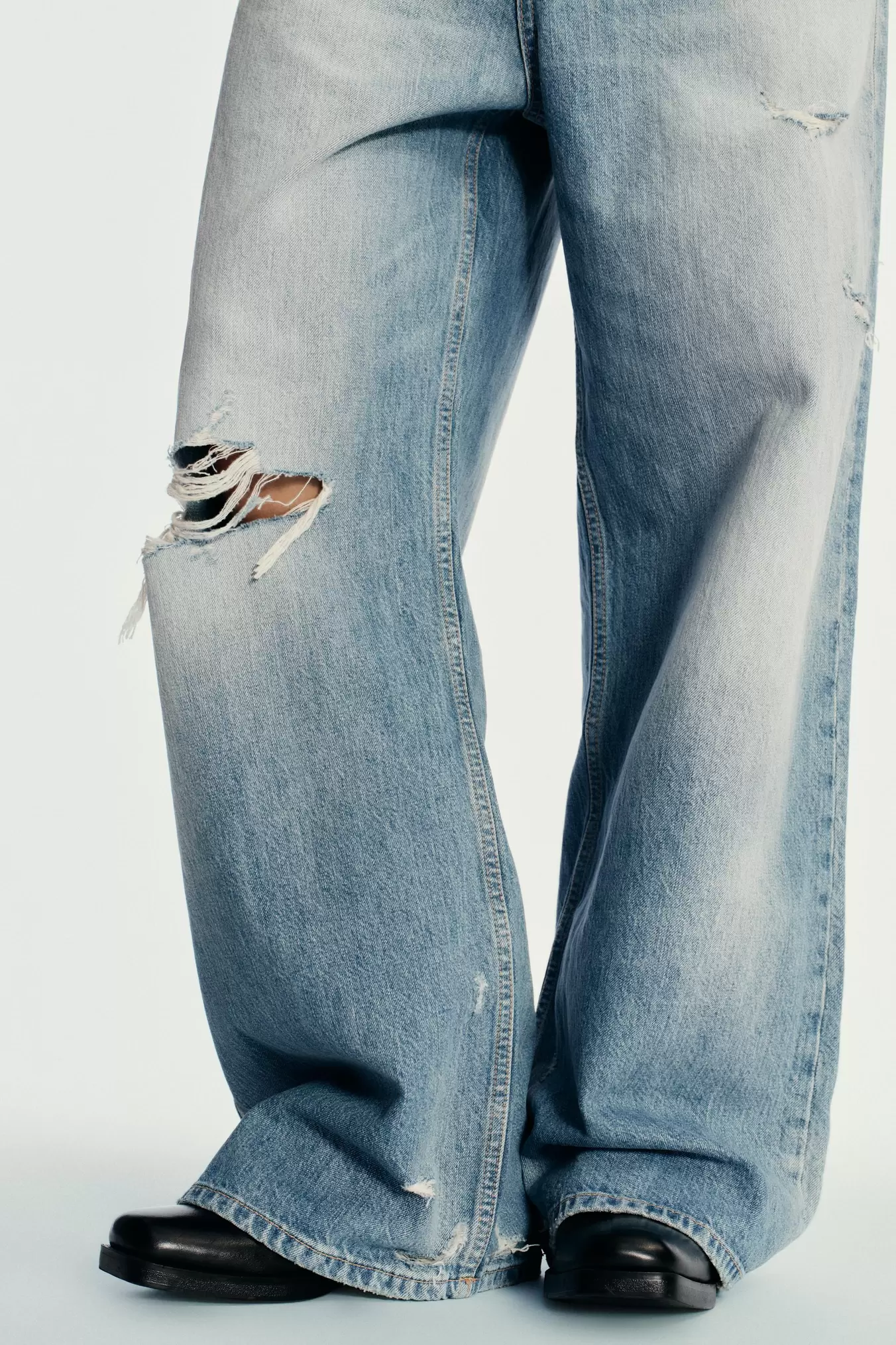 JEANS TRF BAGGY MET SCHEUREN EN MIDDELHOGE TAILLE