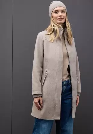 Jas met gebreide details