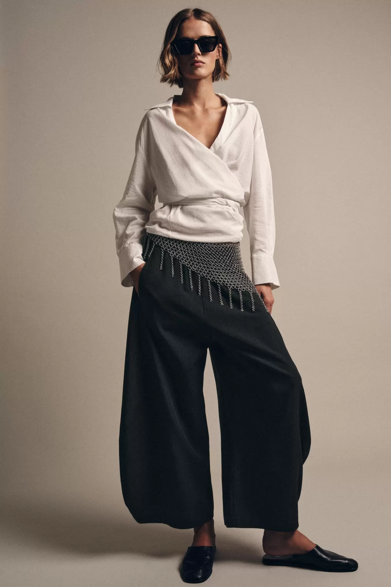 WIJDE FLUIDE BROEK MET WOL ZW COLLECTIE
