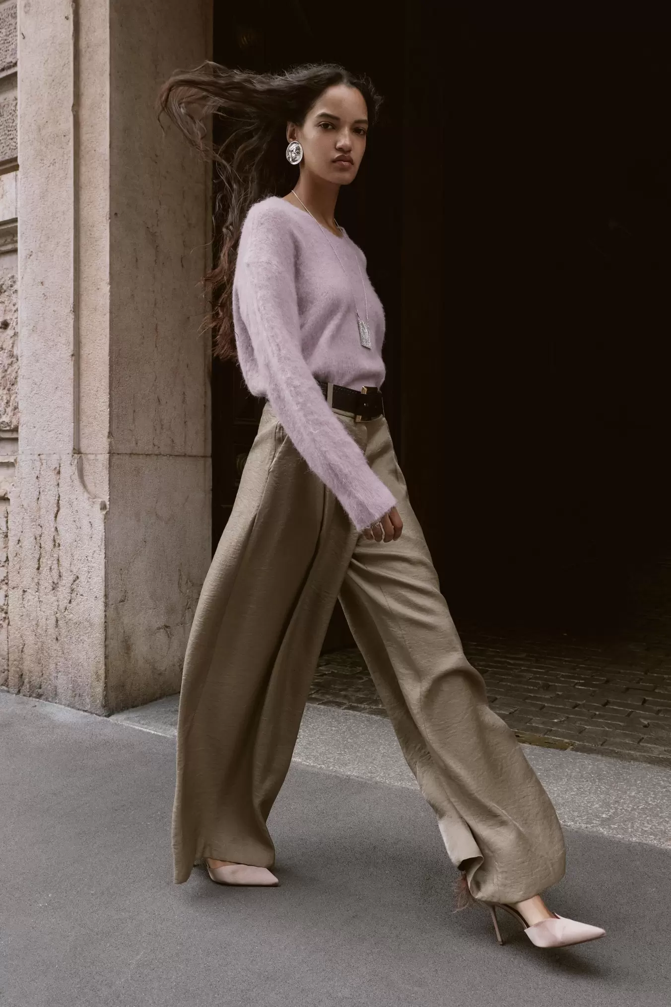 WIJDE SATIJNLOOK BROEK MET CEINTUUR