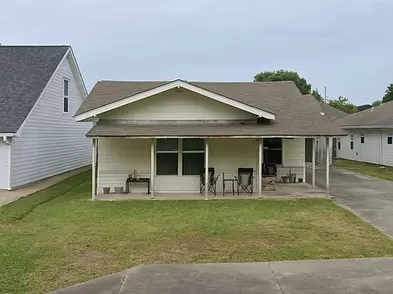 220 Boston Ave, Nederland, TX 77627