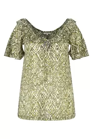 Top met print en rufflehals