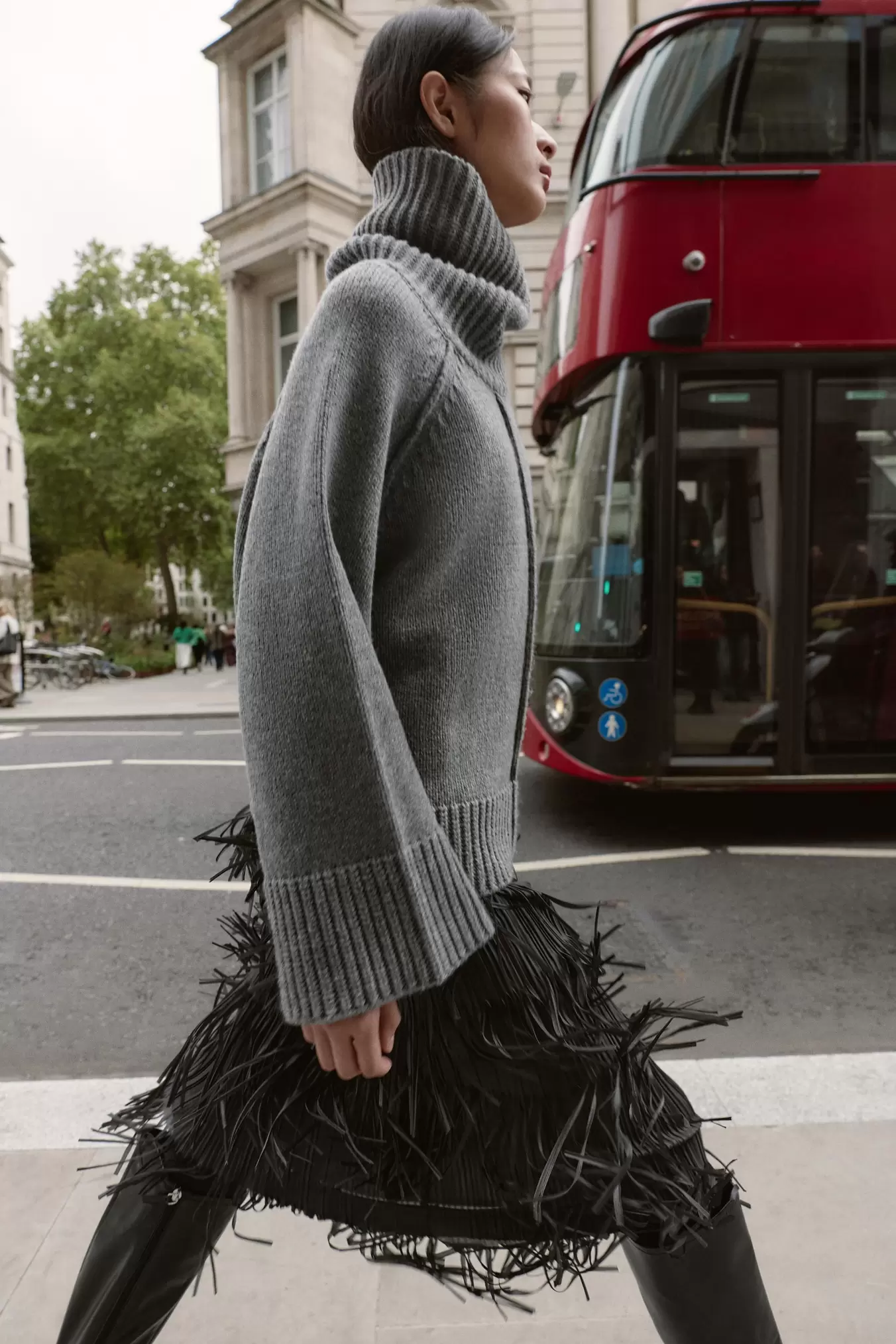 OVERSIZED TRICOT TRUI MET OPSTAANDE KRAAG
